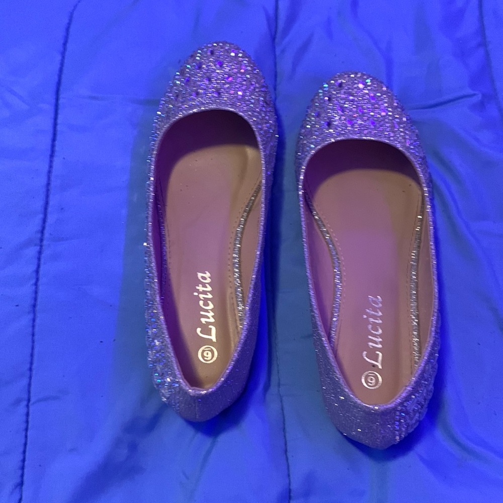 Flats size 6 color grey with rinstones